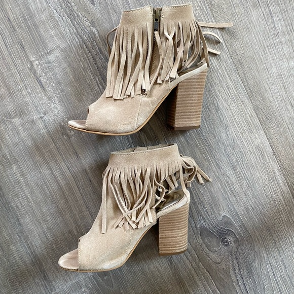 Aldo sandal heel with fringe. Perfect for country concert. Like new! - Picture 2 of 3